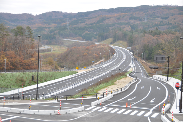 東北横断自動車道　宮守道路舗装工事